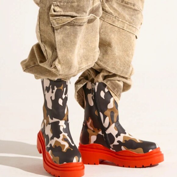 Callie Lives Miz Azalea Wang Camo Tangerine Rain Bootie 8 8.5 - Picture 3 of 10